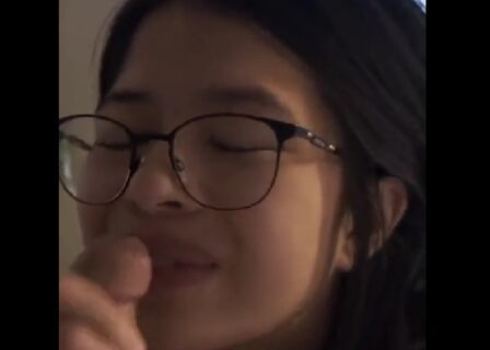 Sepongan ABG Cantik Kacamata